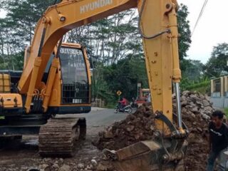 DPUTRPPLH Kab Tasikmalaya Perbaiki Saluran Air Jalur Arternatif Mudik