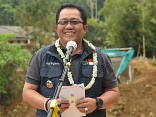 Bupati Ade Tandai Dimulainya Pembangunan Jembatan Cisepet