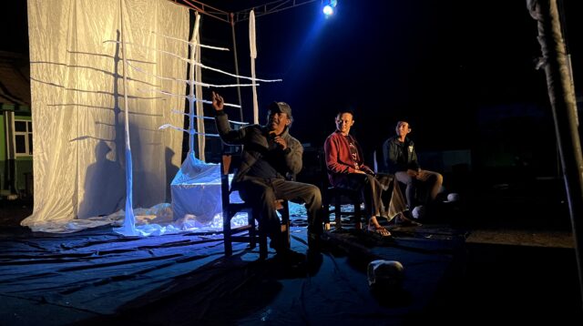 Diskusi interaktif para santri, pentas teater roh karya Nazarudin Azhar.