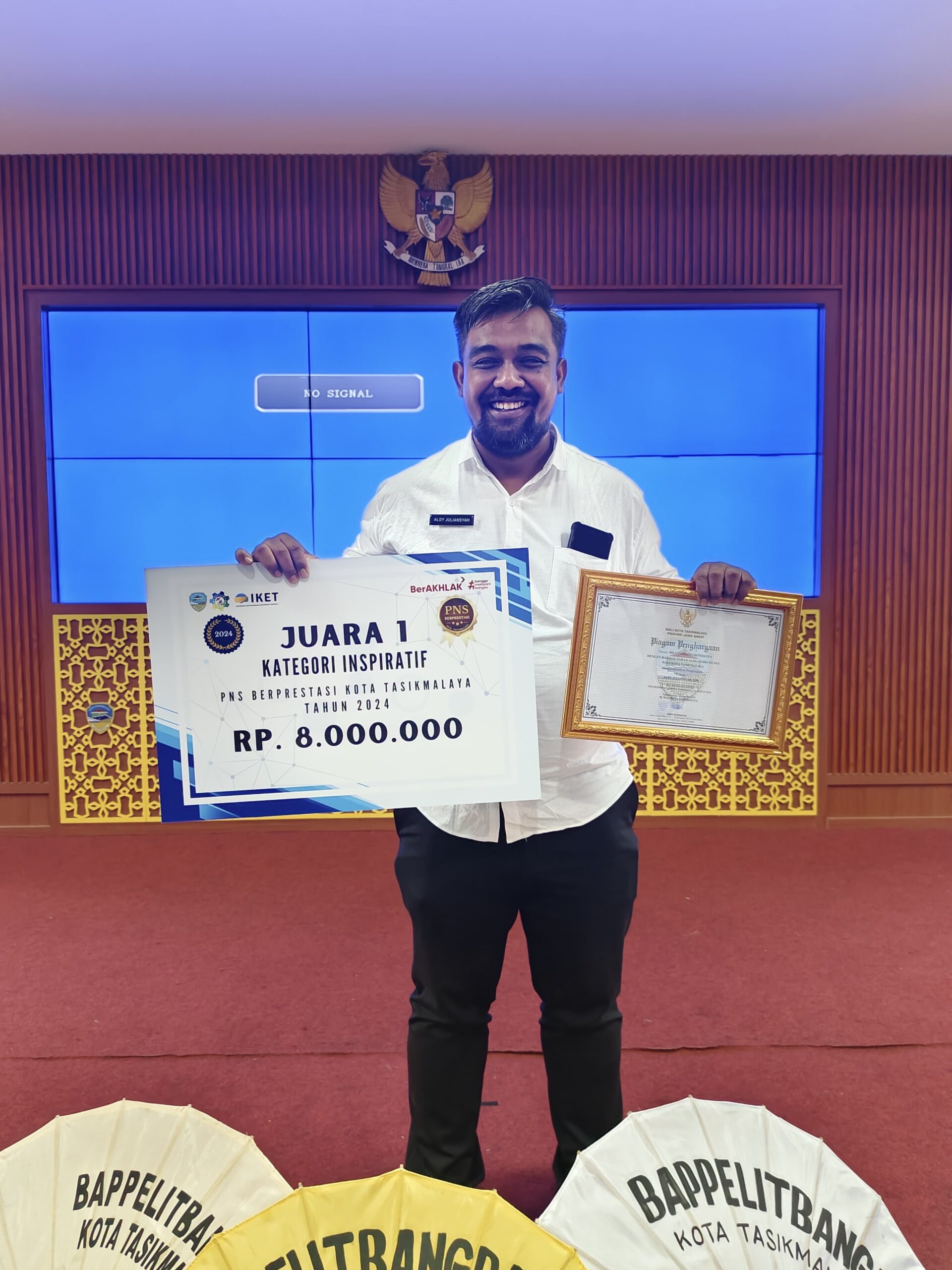 Penghargaan PNS Berprestasi Kota Tasikmalaya 2024: Aldy Juliansyah Raih Juara Kategori Inspiratif. 18/12/2024.