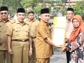 Pjs. Bupati Tasikmalaya Pimpin Apel dan Pelepasan Purna Tugas ASN