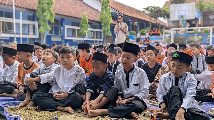 SDN 2 Manangga Kota Tasikmalaya Gelar Kegiatan “Jumat Call” Secara Rutin, Jumat, 10/01/2025.