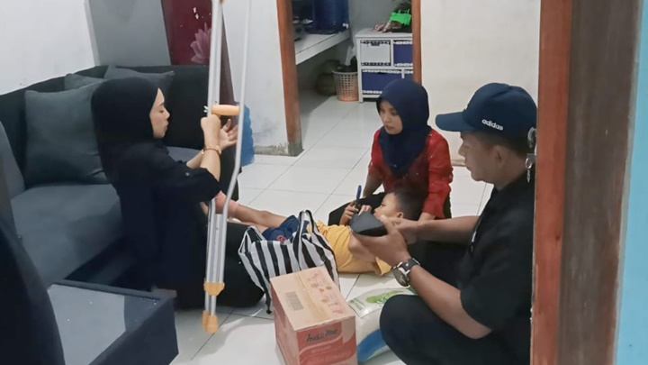 Anggota DPRD Pangandaran Berikan Bantuan kepada Keluarga Korban Kecelakaan Tragis.