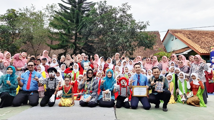 PKK Go To School Sosialisasi Literasi "Gerak dan Lagu Mari Membaca" di SDN Indihiang Kota Tasikmalaya. 30/01/20254.