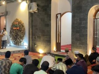 Ketua Majelis Ilmu Milik-Nya, H. Riki Rian Permana, M.Si., M.Phil., menyampaikan bahwa semua pihak memiliki peran dalam melayani umat. Pemerintah, kepanitiaan, majelis, dan tokoh masyarakat harus bersinergi untuk kepentingan umat. Rabu 5 Maret 2025.