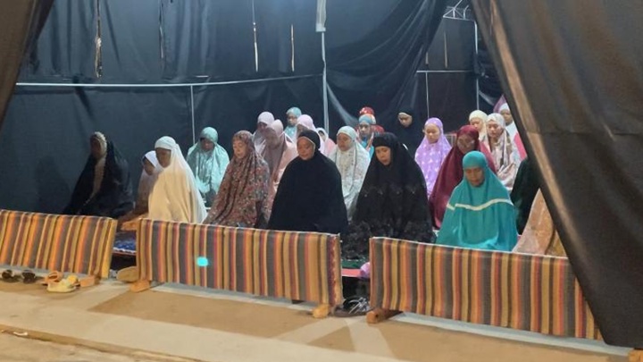 Suasana Sholat isa dan tarawih berjamaah di masjid Milik-Nya bukan Milikku, Rabu, 5 Maret 2025.