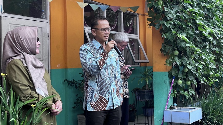 Plt Kadisdik hadir sebagai sahabat sekolah, dorong karakter cinta kebersihan lewat program TOBIS. Kamis 10 April 2025.