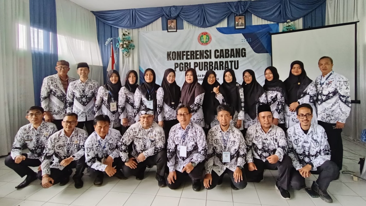 Ketua terpilih Hj. Siti Khoerunnisa, M.Pd. bersama pengurus baru foto bersama usai penetapan secara aklamasi. Rabu (23/10/2025).