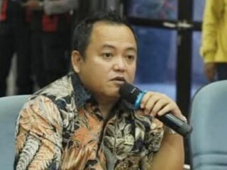 Komisi I DPRD Kabupaten Tasikmalaya menyoroti keterbatasan alat perekam e-KTP yang berdampak pada pelayanan administrasi kependudukan, Senin (10/11/2025)..