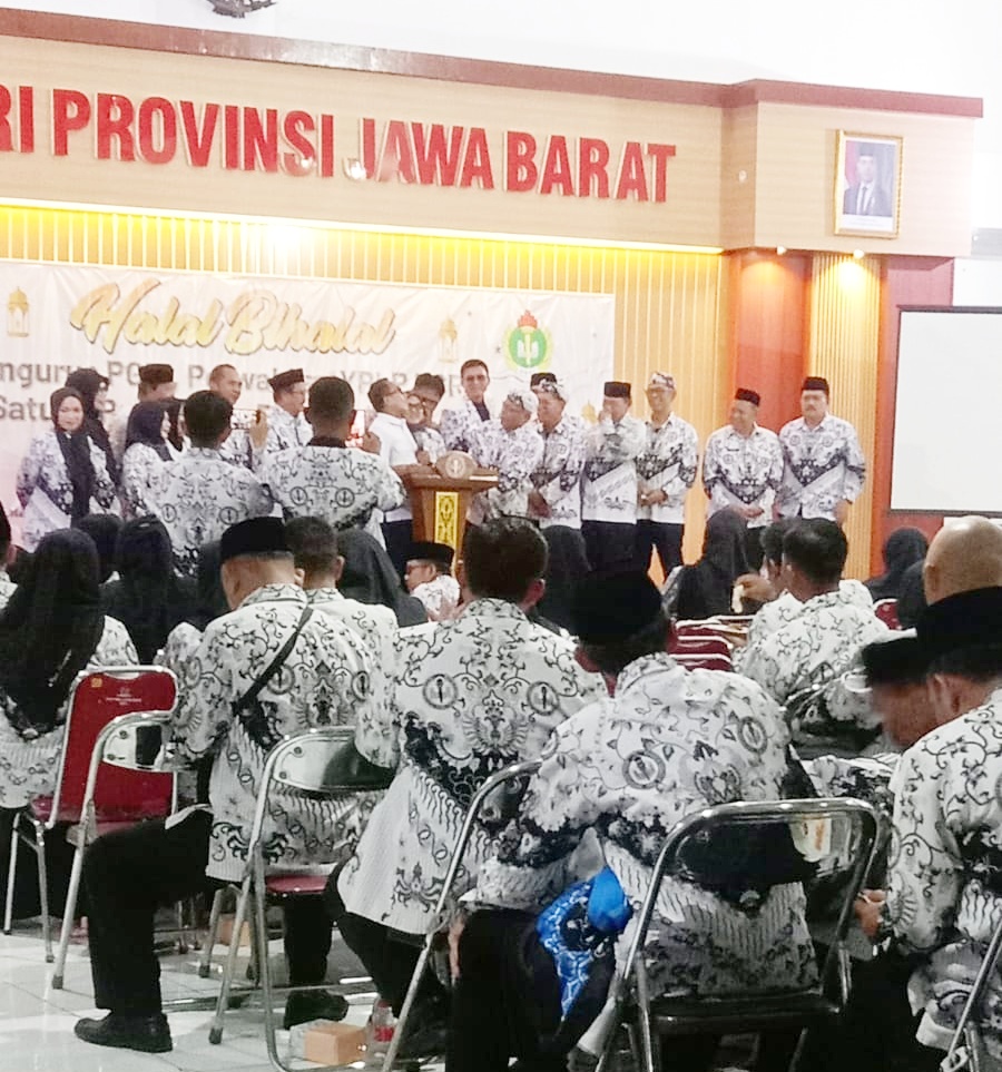 Suasana khidmat dan penuh keakraban mewarnai momen Halal Bihalal PGRI Provinsi Jawa Barat, saat para pengurus dan anggota berkumpul mempererat silaturahmi serta meneguhkan komitmen bersama dalam memajukan dunia pendidikan. Bandung, Kamis 2/04/2026. Dok. Abah Tatan