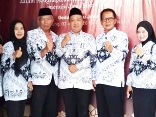 jajaran PGRI Kota Tasikmalaya menunjukkan soliditas dan semangat silaturahmi usai Ramadan. Momentum Halal Bihalal menjadi ruang memperkuat persatuan, meneguhkan empati, serta memperkokoh peran guru sebagai garda terdepan pendidikan. Bandung, Kamis 2/04/2026. Dok. Abah Tatan