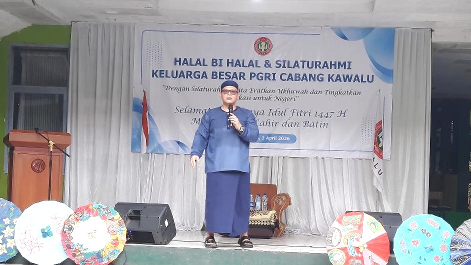 KH Agan Farid menyejukkan suasana halal bihalal PGRI Cabang Kawalu, menegaskan makna Idulfitri sebagai titik awal perubahan diri. Rabu (1/4/2026).