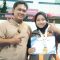 Tasya Syarifatussakhi berfoto bersama Pelatih Kepala IPSI Kota Tasikmalaya, Farid Hermawan, usai meraih prestasi membanggakan dalam seleksi Popwilda Jawa Barat di GGM Kota Tasikmalaya, Rabu (20/5/2026). Siswi SMAN 3 Kota Tasikmalaya tersebut sukses meraih juara pertama kategori tanding dan peringkat ketiga jurus tunggal.