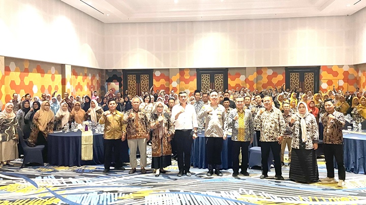 Workshop Peningkatan Kompetensi Kepala Sekolah Dasar se-Kota Tasikmalaya di Hotel Astron, Kamis (21/5/2026). Sebanyak 224 kepala sekolah mengikuti kegiatan ini sebagai upaya memperkuat tata kelola pendidikan yang profesional, transparan, dan berintegritas menuju Indonesia Emas 2045.
