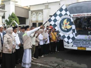 10 Bupati Cecep Lepas 438 Jamaah Haji, Titip Pesan Jaga Kesehatan dan Kebersamaan. Rabu (29/4/2026)