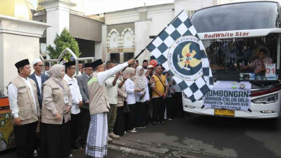 Bupati Cecep Lepas 438 Jamaah Haji, Titip Pesan Jaga Kesehatan dan Kebersamaan. Rabu (29/4/2026)