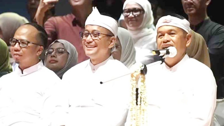 Bupati Cecep dan Wabup Asep Semarakkan Kirab Budaya Nyukcruk Galur Galunggung, Lestarikan Warisan Sunda. Senin (4/05/2026)