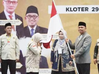 17 Wabup Tasikmalaya Lepas 176 Jemaah Haji Kloter 29 KJT, Tekankan Kebersamaan dan Semangat Tolong-Menolong di Tanah Suci. Rabu (13/5/2026)
