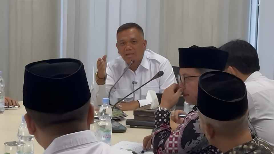 Wakil Bupati Tasikmalaya H. Asep Sopari Al-Ayubi Menghadiri Rapat Koordinasi Tim Satuan Tugas ATS di Aula Wiratanuningrat, Rabu (15/04/2026).