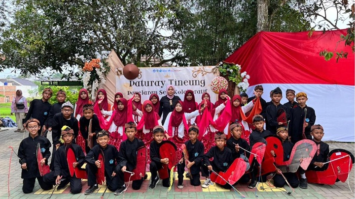 Kreativitas dan kecintaan terhadap budaya Sunda ditunjukkan siswa SDN 2 Sukamaju melalui berbagai penampilan seni yang memukau. (Foto: Dok. SDN 2 Istimewa)