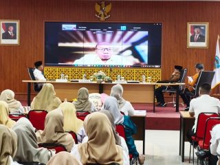 Pemkot Tasikmalaya bersama Dinas Pendidikan menggelar Rapat Koordinasi Implementasi Wajib Belajar 13 Tahun dan Pencegahan Penanganan Anak Tidak Sekolah (PP ATS) sebagai upaya memperkuat kolaborasi lintas sektor demi memastikan setiap anak memperoleh hak atas pendidikan.di Aula Bappelitbangda Kota Tasikmalaya, Rabu (5/8/2026).