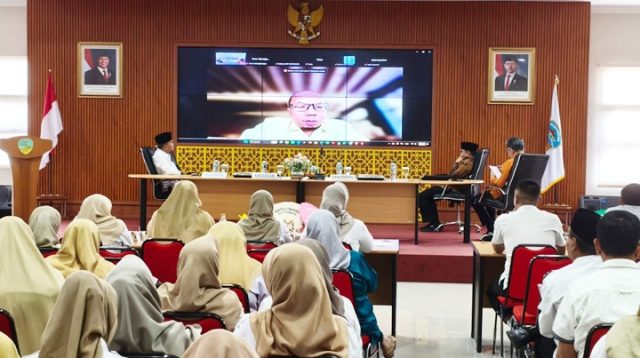 Pemkot Tasikmalaya bersama Dinas Pendidikan menggelar Rapat Koordinasi Implementasi Wajib Belajar 13 Tahun dan Pencegahan Penanganan Anak Tidak Sekolah (PP ATS) sebagai upaya memperkuat kolaborasi lintas sektor demi memastikan setiap anak memperoleh hak atas pendidikan.di Aula Bappelitbangda Kota Tasikmalaya, Rabu (5/8/2026).