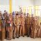 eserta Workshop Kepala Sekolah K3S Kecamatan Mangkubumi dan Bungursari bersama Kepala Dinas Pendidikan Kota Tasikmalaya, Dr. H. Rojab Riswan Taufik, S.Sos., M.Si., berfoto bersama usai pembukaan workshop di SDIT Istiqomah Hj. Aminah, Selasa (11/8/2026).