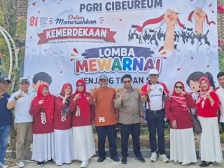 Pengurus PGRI Cibeureum bersama panitia berfoto bersama usai pelaksanaan Lomba Mewarnai Jenjang TK dan SD dalam rangka memeriahkan HUT ke-81 Kemerdekaan RI, Sabtu (15/8/2026). Foto. Dok. Istimewa