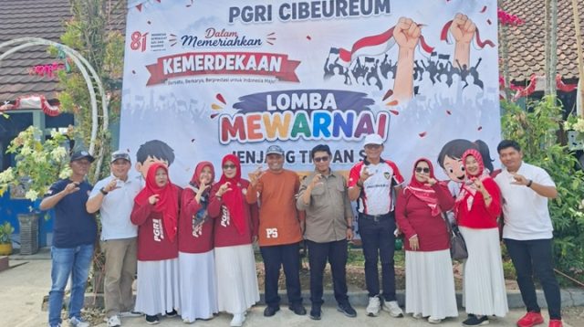 Pengurus PGRI Cibeureum bersama panitia berfoto bersama usai pelaksanaan Lomba Mewarnai Jenjang TK dan SD dalam rangka memeriahkan HUT ke-81 Kemerdekaan RI, Sabtu (15/8/2026). Foto. Dok. Istimewa