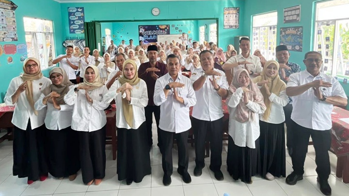 Foto bersama peserta workshop BENTENG SEKOLAH yang digelar FK KKG Kecamatan Bungursari, Kota Tasikmalaya, pada 14–16 Oktober 2026. Dok. Foto: Reji Maulana